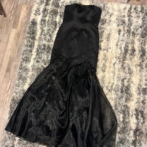 Gorgeous Black Strapless Prom Dress Size:6 David’s Bridal